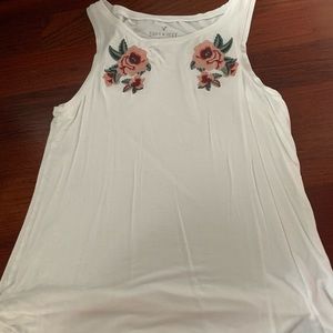 AMERICAN EAGLE white floral tank top